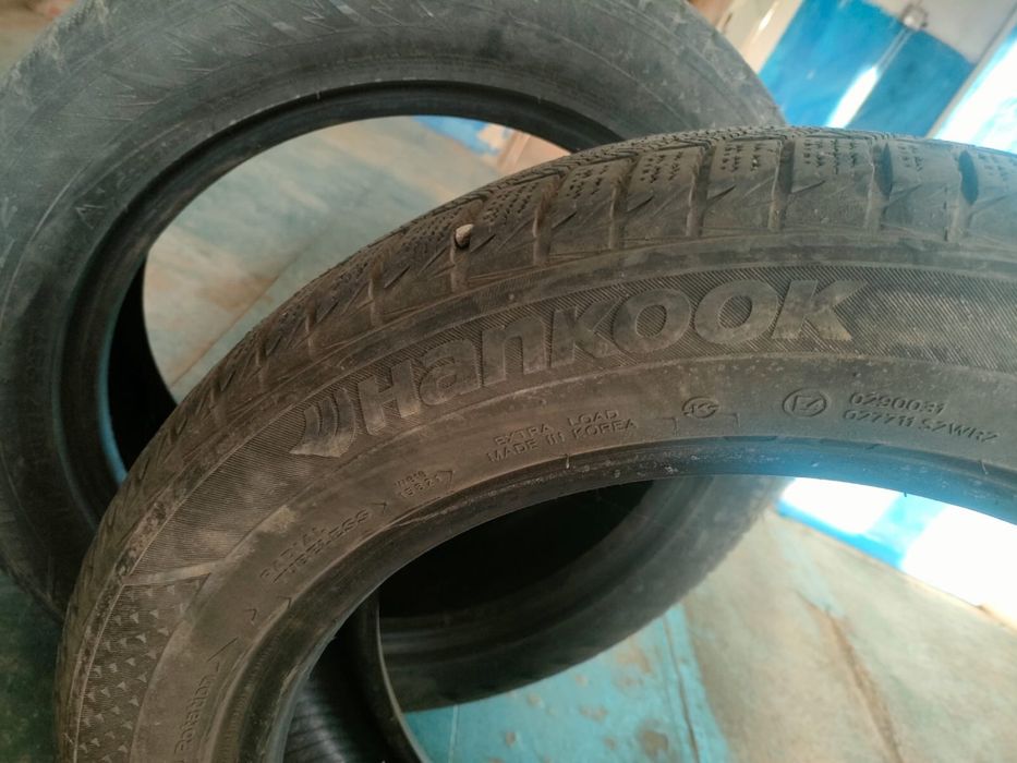 Продам резину зимнюю 215/55R17