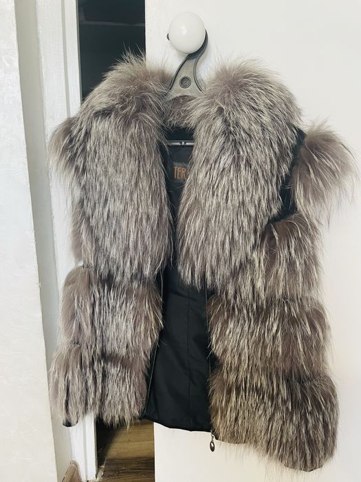 Натуральный жилет из чернобурой лисицы и замша