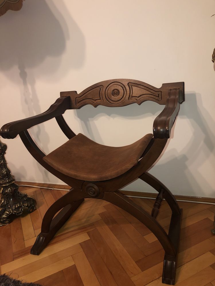 Jilt,scaun vechi  francez din lemn masiv