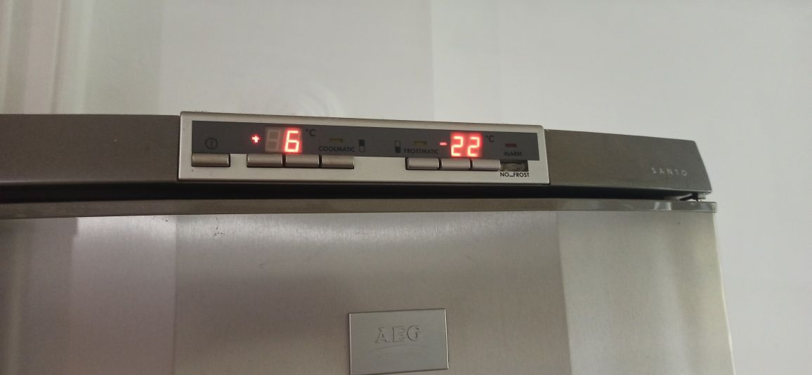 Хладилник AEG 200см