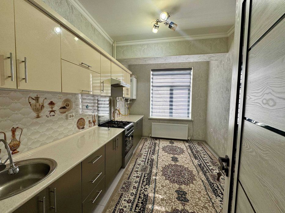 Buxoroda kvartira sotiladi 3 xonali 85m2 2-qavat.