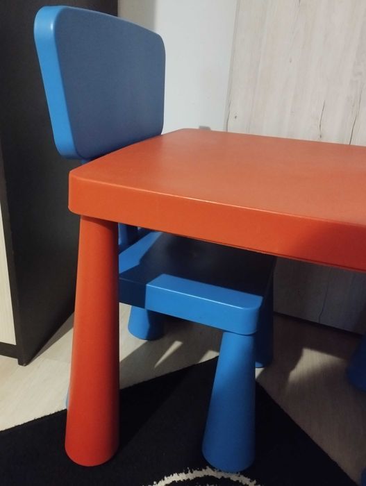 Masa și două scaune Ikea copii