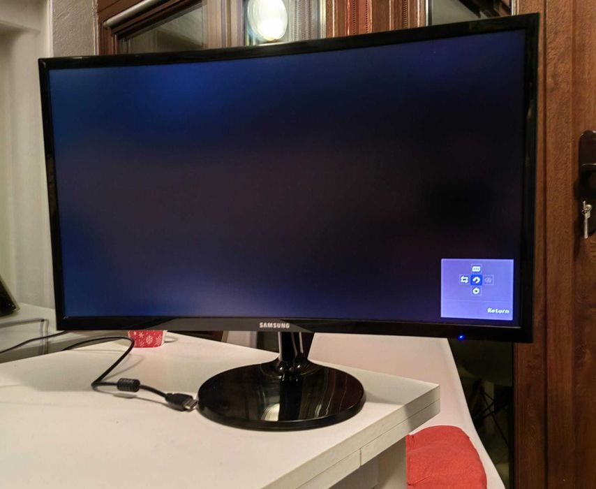 Monitor Samsung Curbat 24'' CF390