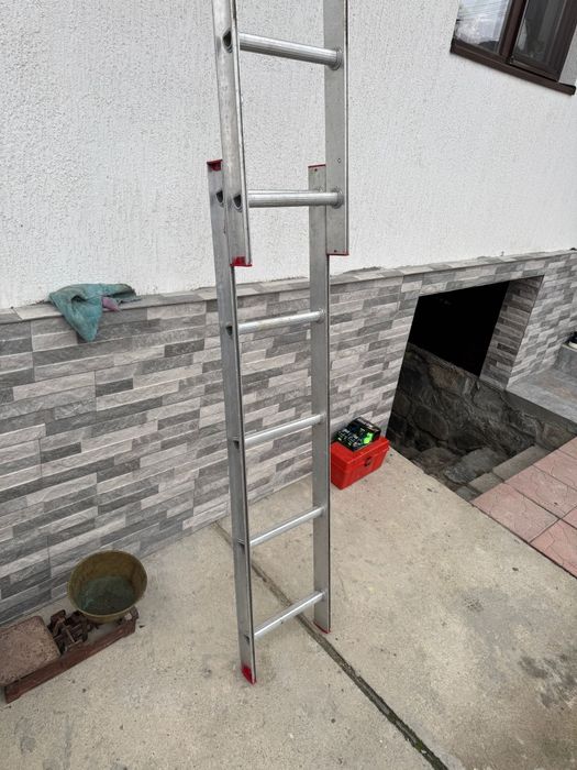 Scară din aluminiu cu 3 tronsoane