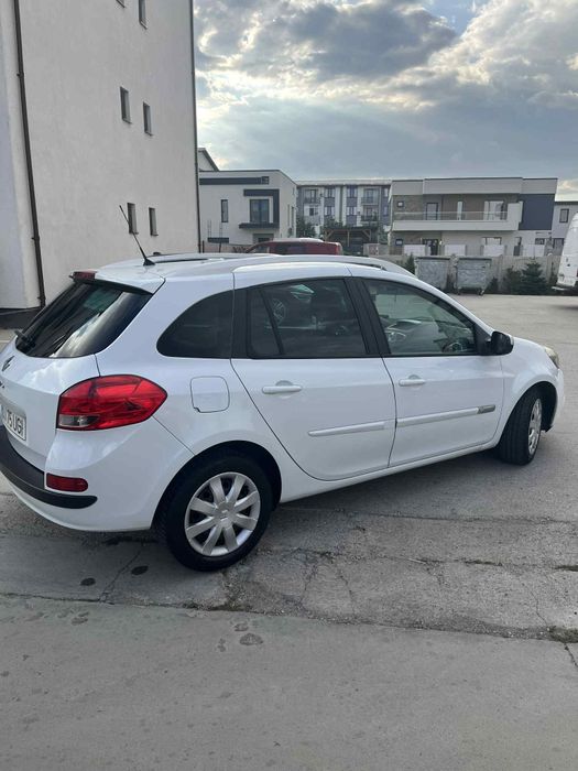 Renault Clio 3 2012 facelift 
Motor 1.2    (75 cai ) 
km 172 488 reali