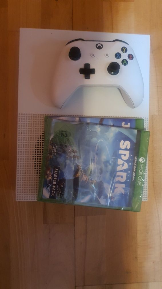 Xbox one s 500gb + 2 jocuri