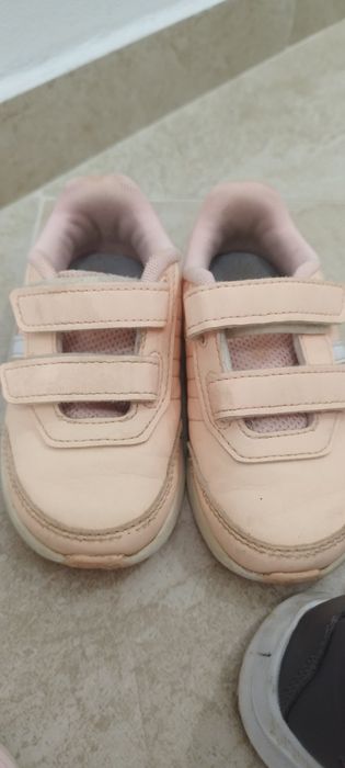 Детски обувки различни модели и номера
