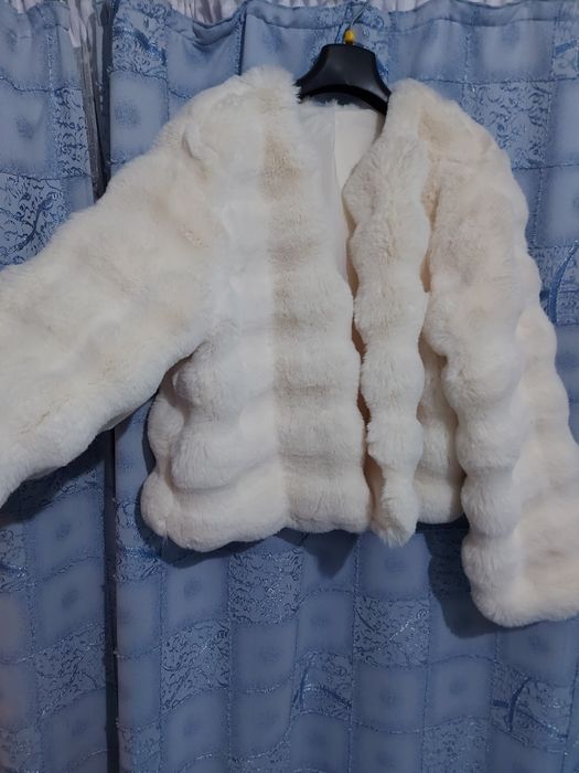 Късо дамско палто