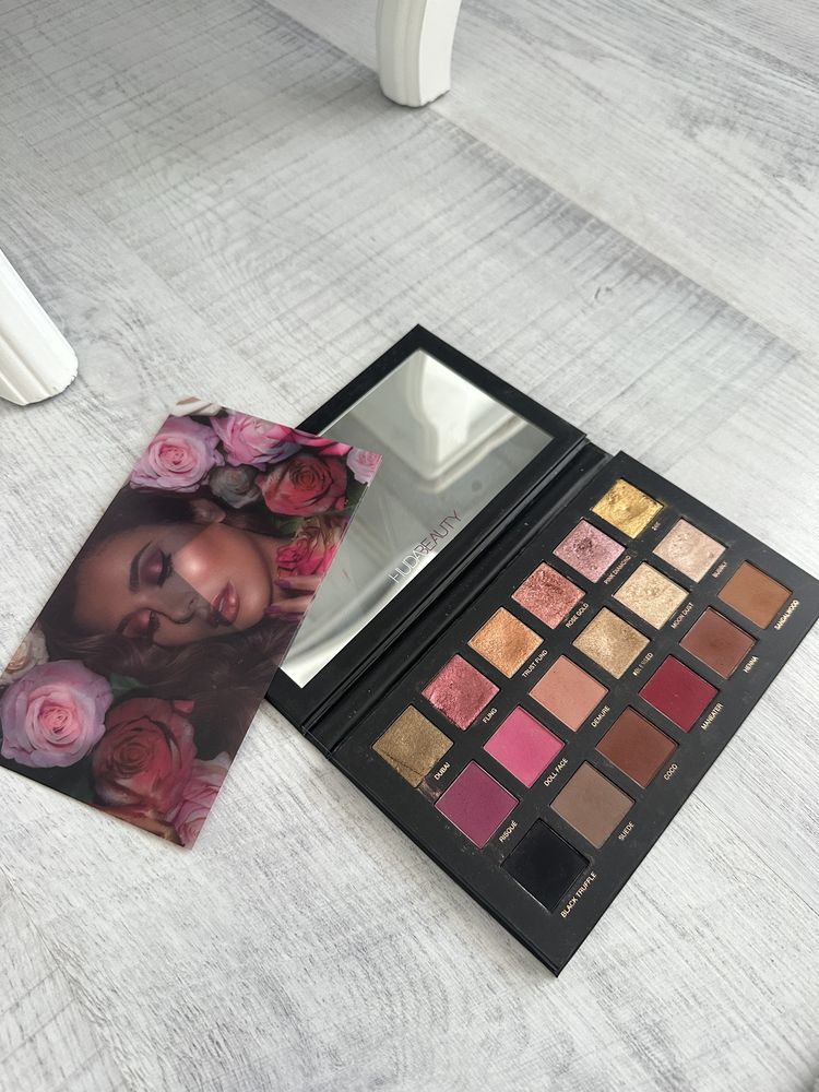 Huda beauty  rose gold