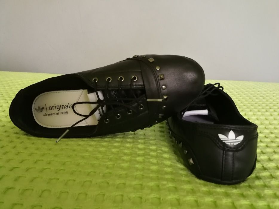 Обувки Adidas
