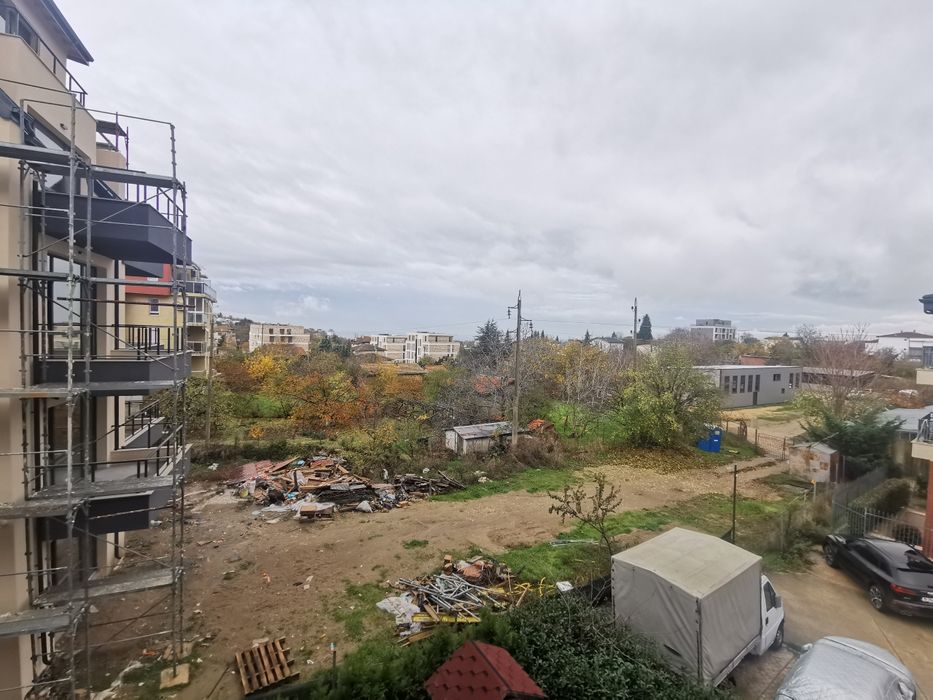 Тристаен апартамент под наем Варна кв. Бриз Варна  с паркомясто 1200лв