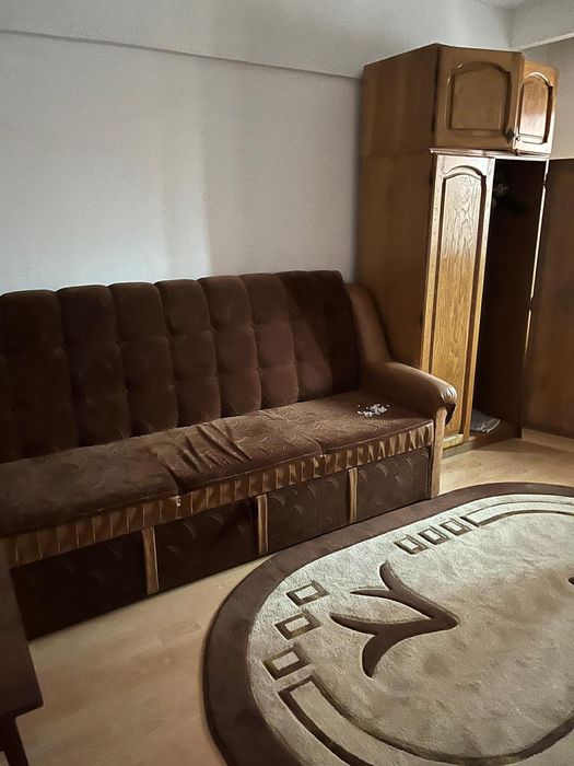 Închiriez apartament cu 3 camere