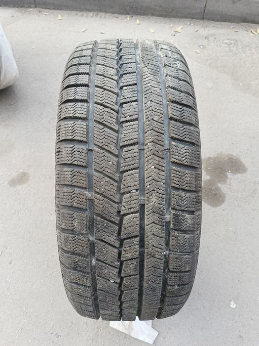 Резина зимняя  в очень хорошем состоянии