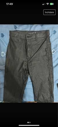 Pantaloni de piele