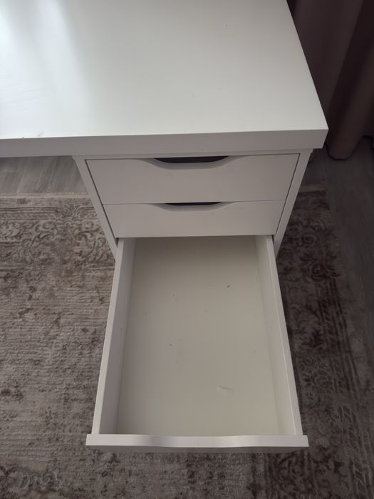 Birou Ikea cu sertare