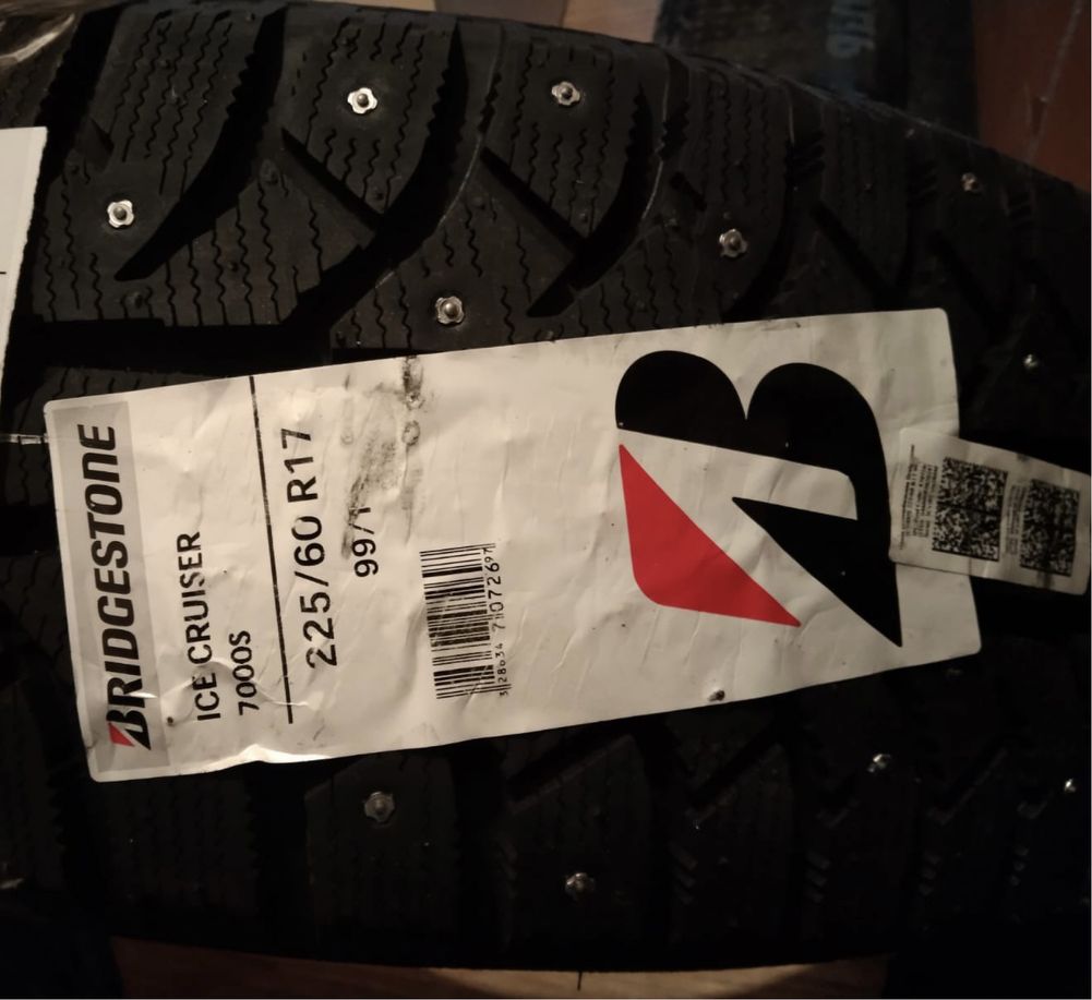 Зимние шины Bridgestone Ice Cruiser 7000S 225/60 R17 99T с шипами