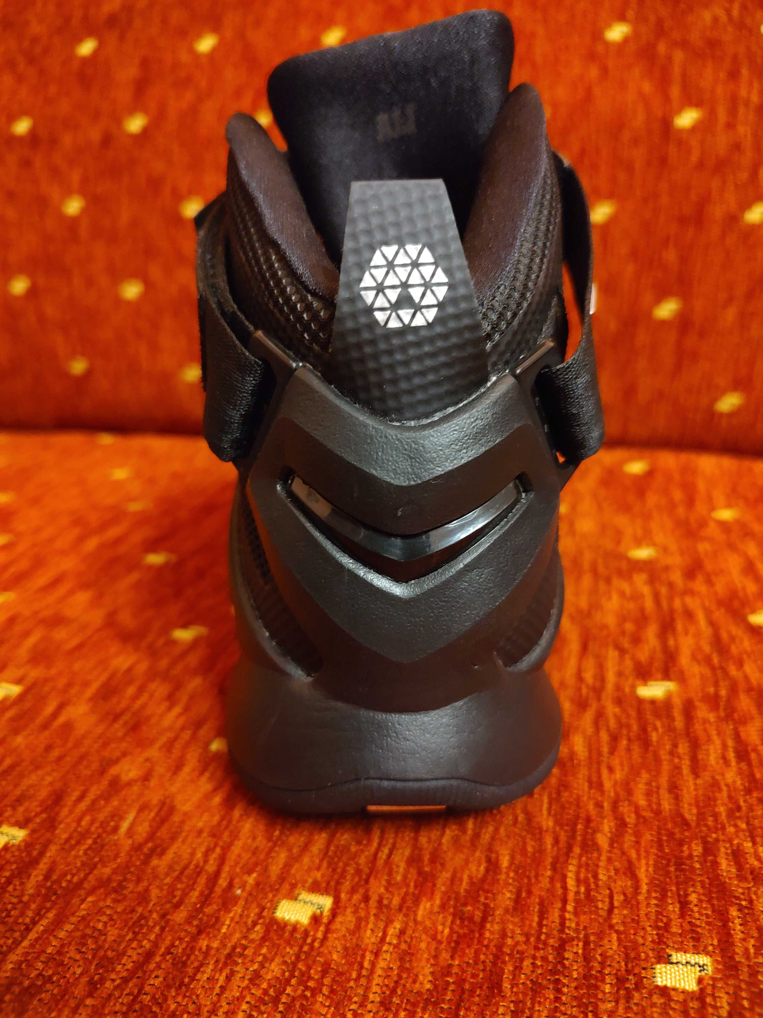 Nike- Lebron Soldier 9