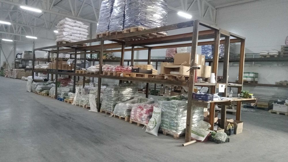 Срочно продам стеллажи