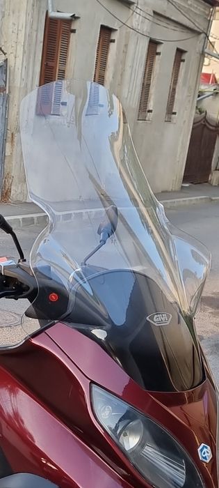 Parbriz, far si grila fata Piaggio MP3
