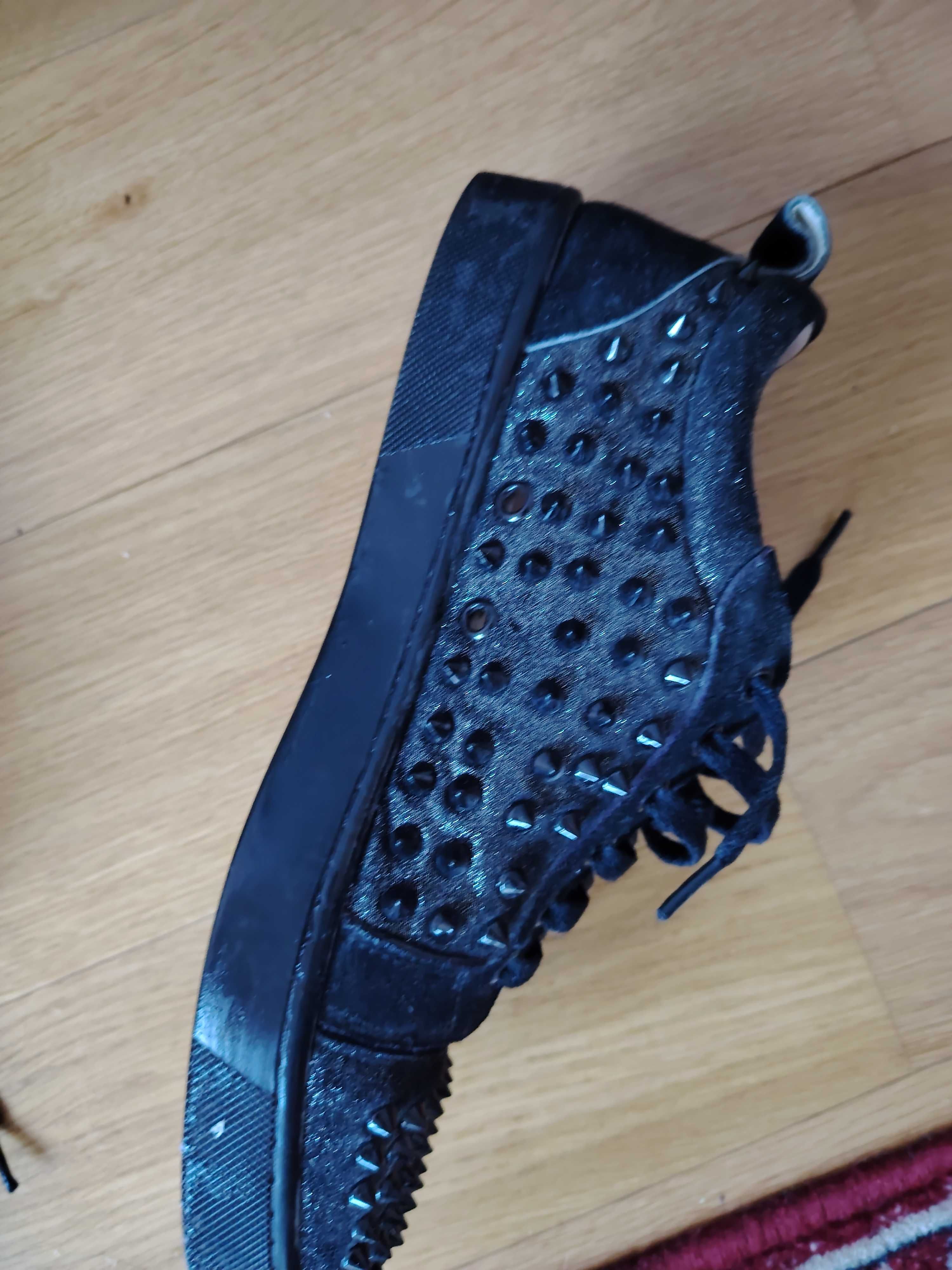De vanzare trainers Christian Louboutin Junior Spikes, EUR 40.