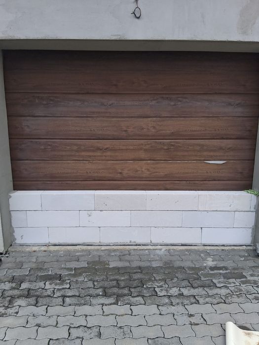 Vand usa garaj automata