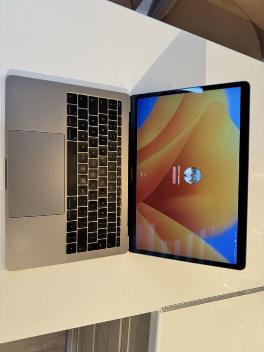 Apple MacBook Pro 13 inch 2.3GHz 128gb 2017