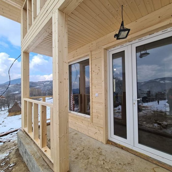 Vând cabană din lemn