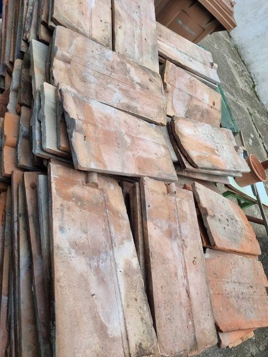 Vând țiglă folosită.