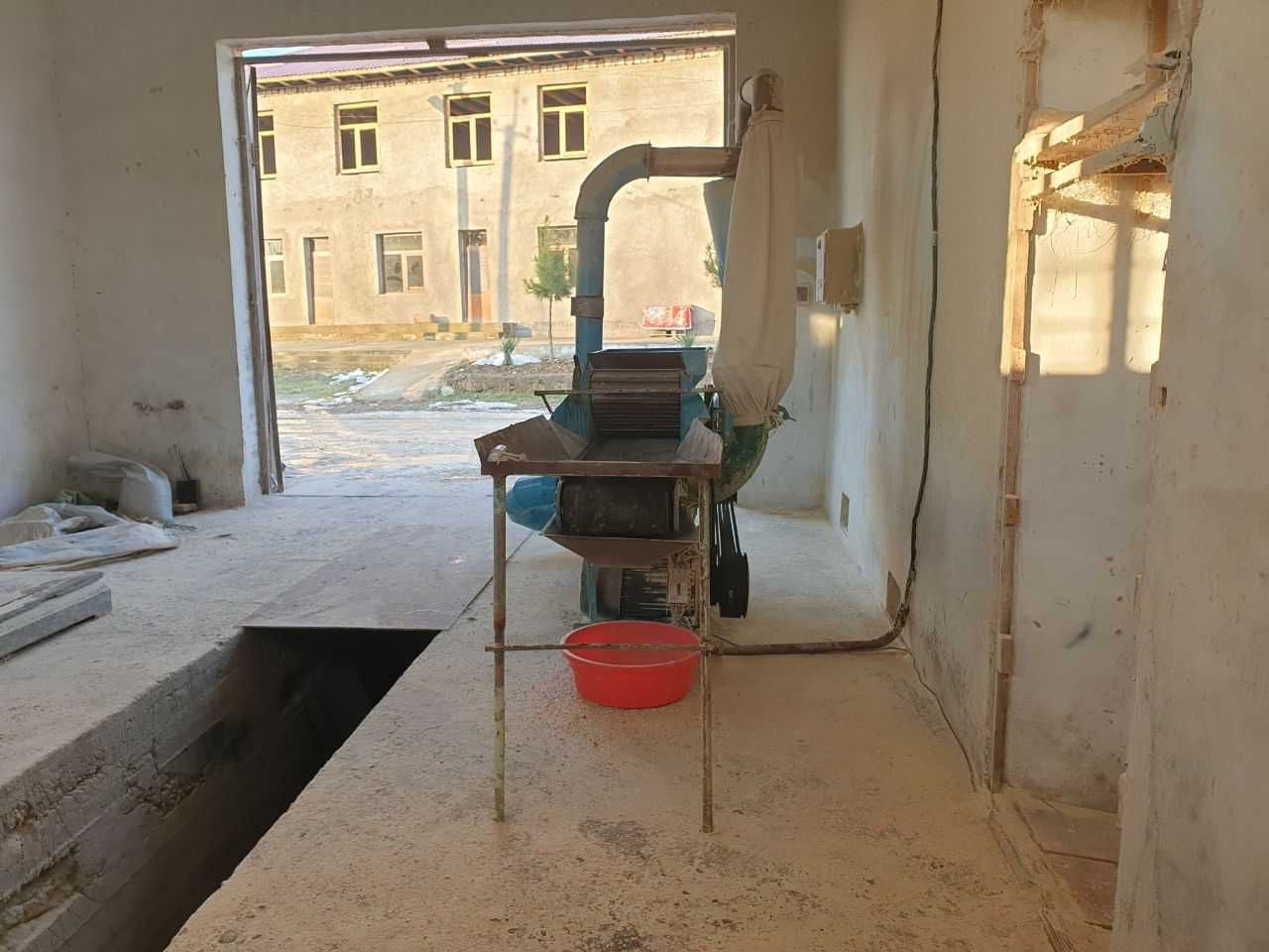 Chinoz tumanida tegirmon binosi bolib tolash sharti asosida sotilmoqda