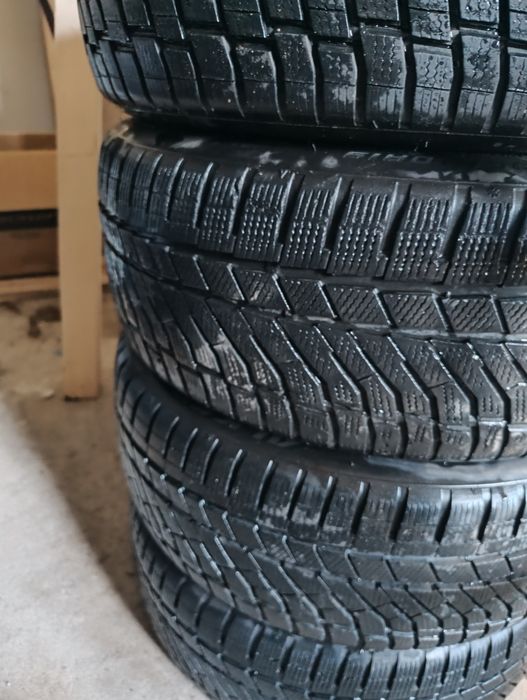 Vând set anvelope iarna 235/40/R19 FALKEN