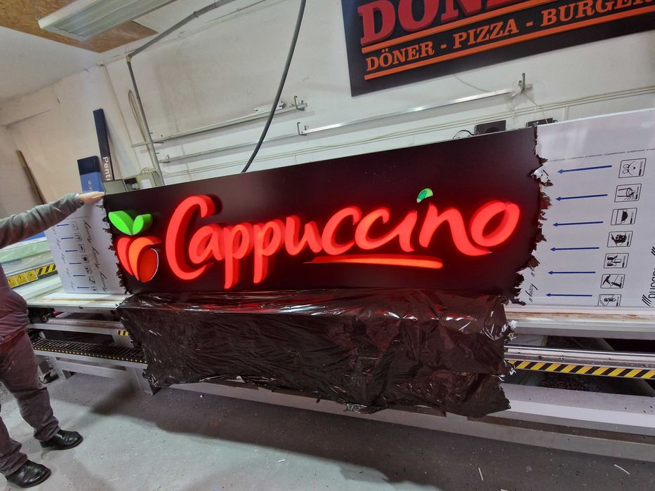 Reclame luminoase litere volumetrice casete luminoase firme