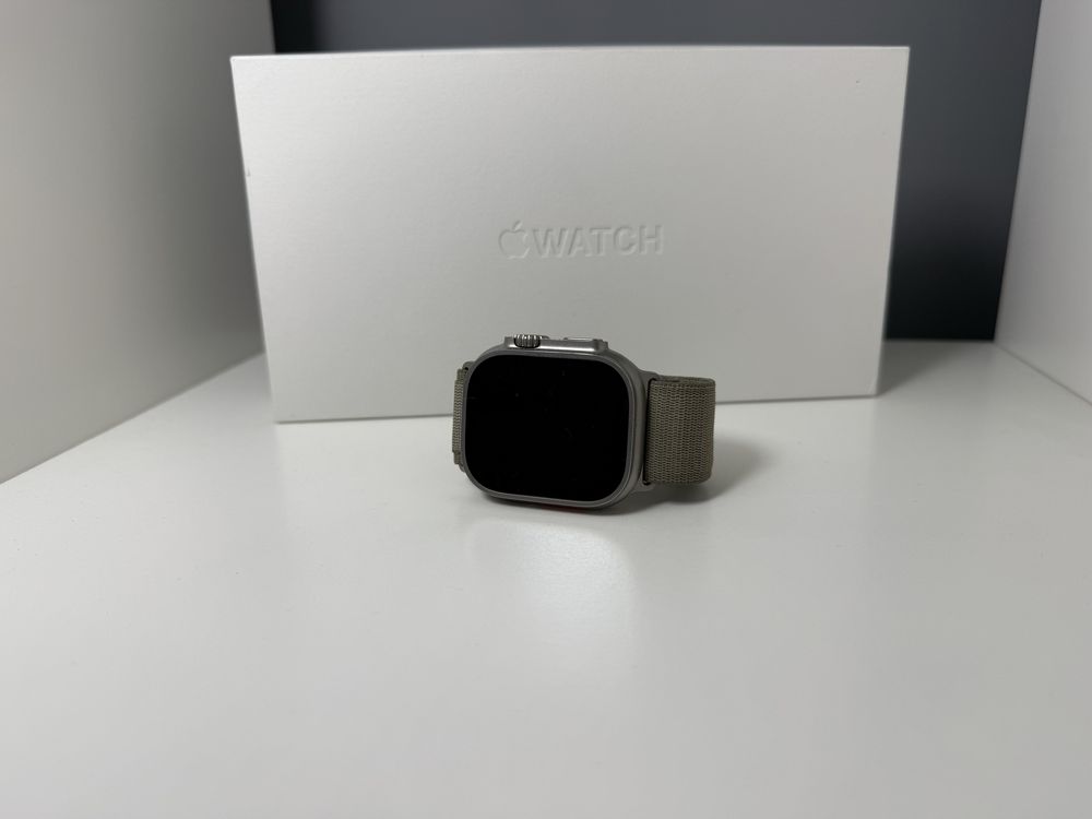 Apple Watch Ultra 2 49mm Titanium (в гаранция) + 7 гривни