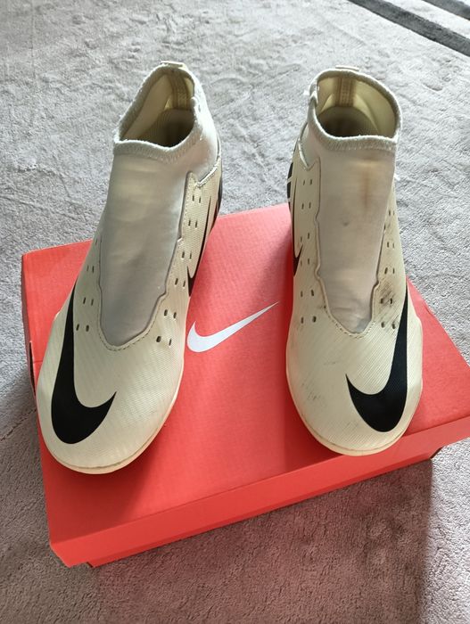 Vând ghete fotbal nike
