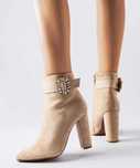 Botine bej se vinde urgent