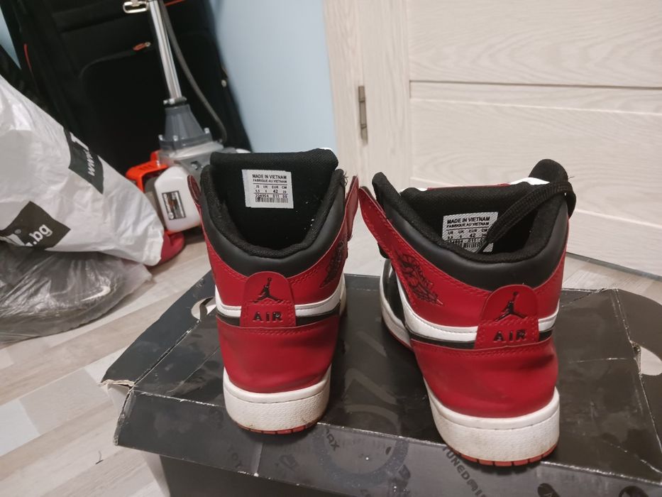 Продавам два чифта обувки nike!