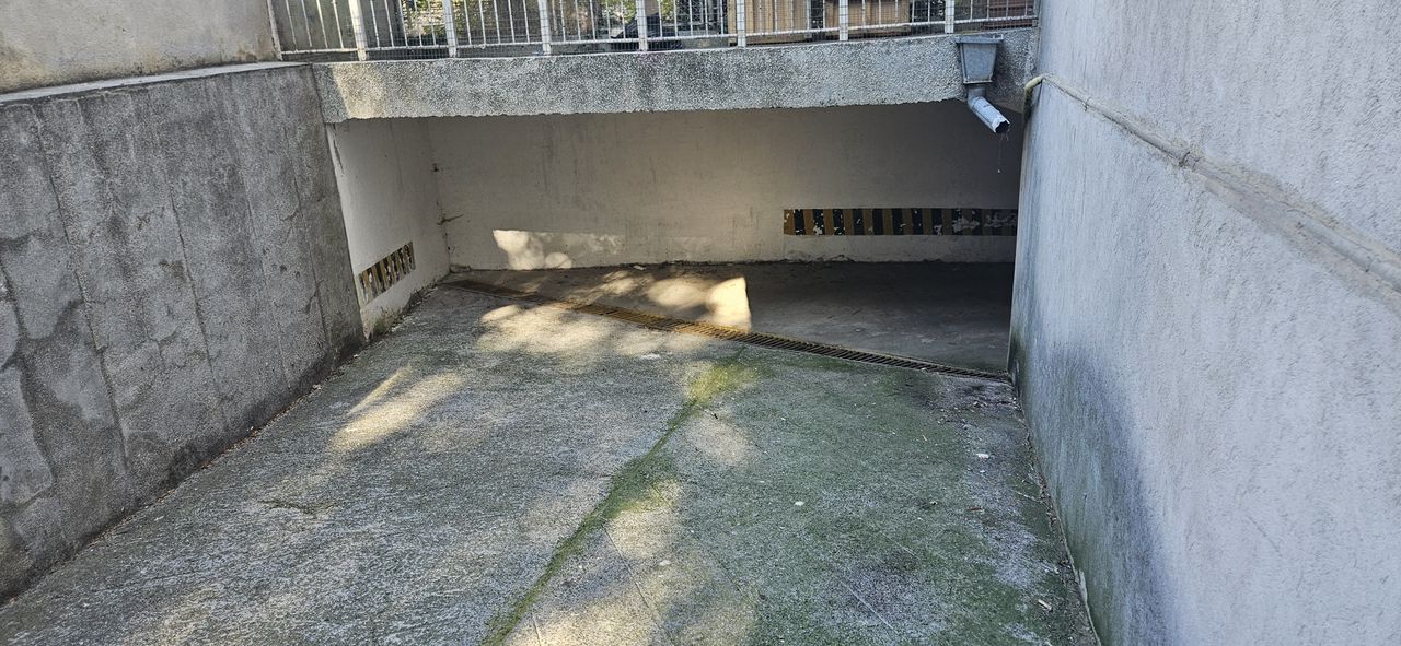 Продава се Гараж / Паркомясто в Варна, Център - 18 кв.м за 1456 €/кв.м - Снимка #4