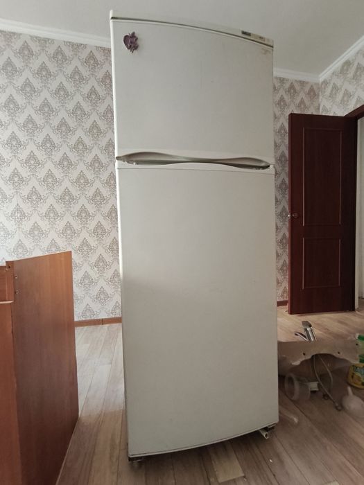 Холодильник  в рабочем состояний