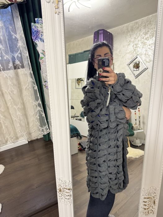 Дълга жилетка с уникална плетка