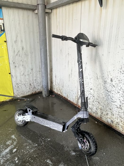 Trototineta kukirin g2 2024. Foarte buna nu are nici un defect .