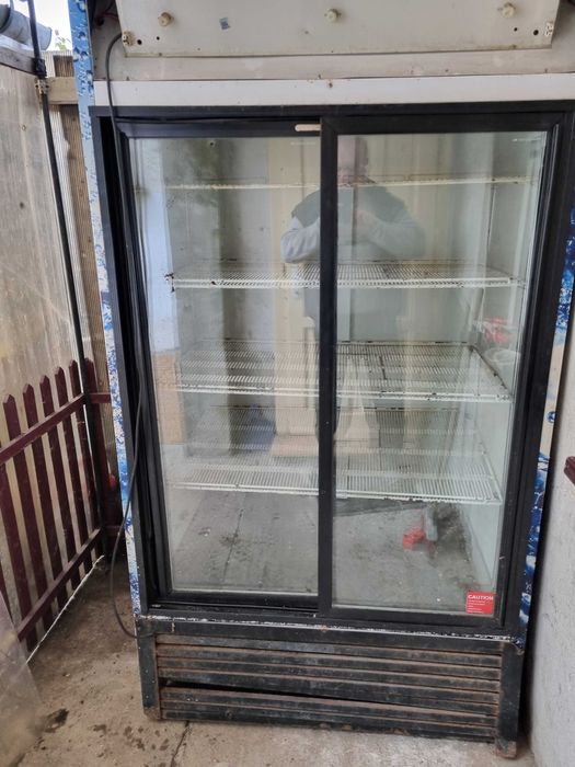 vand frigider vitrina dubla