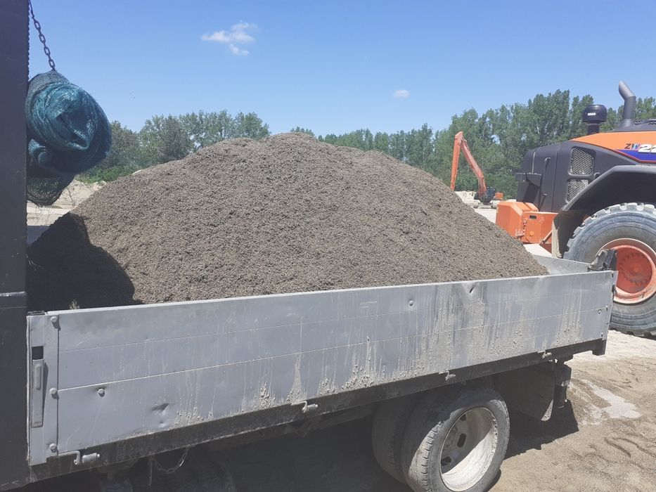 Nisip natural.Piatra,Balastru, Nisip fin,Piatra concasată