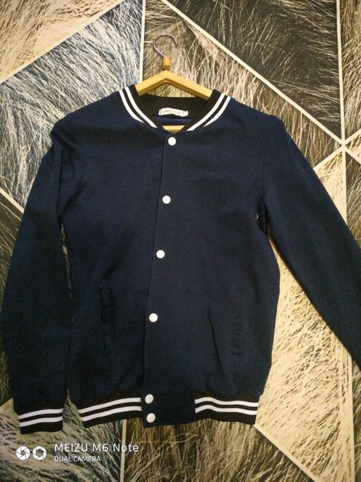 Кофта для школы,можно мальчику и девочке на 9-11 лет,,синего цвета,