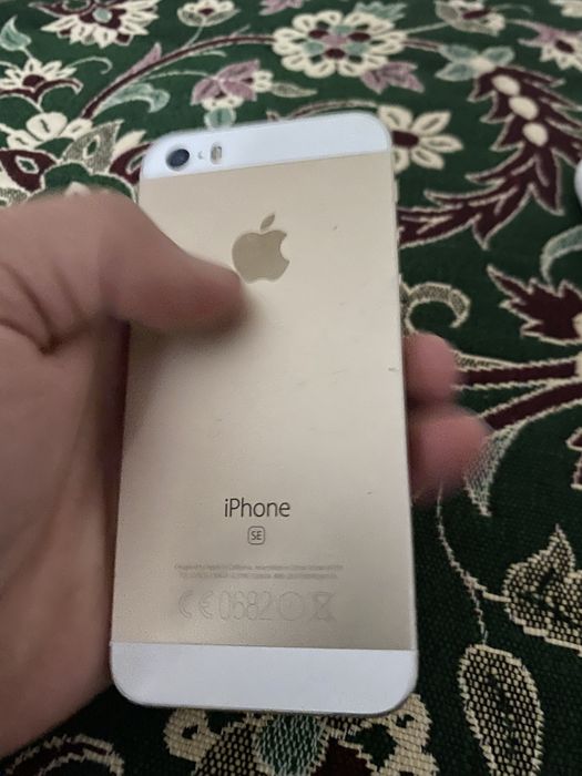 Iphone 5se жағдайы жақсы минусы көрініп тұр экран трешина