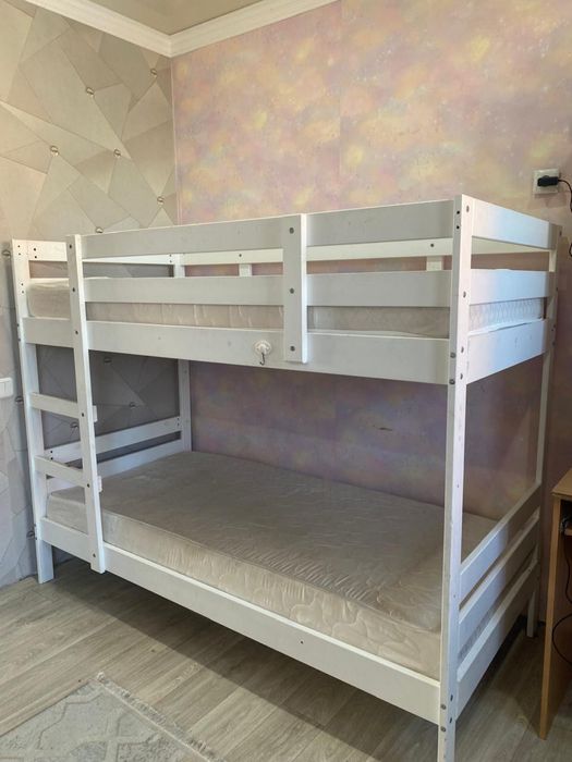 Продаеться двухярустная кровать размер 2м.*90