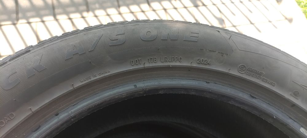 Продавам 4 броя гуми комплект  235/55/19 rock a/c one