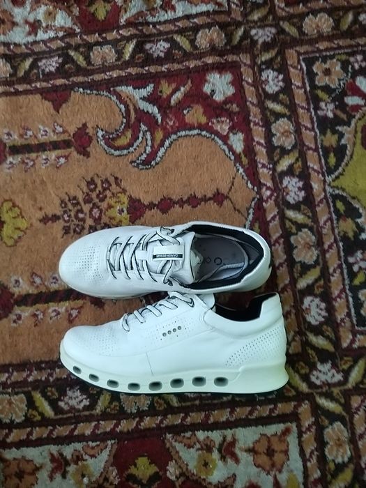 Adidași NR 37 ( nu trimit prin curier sau poștă  )