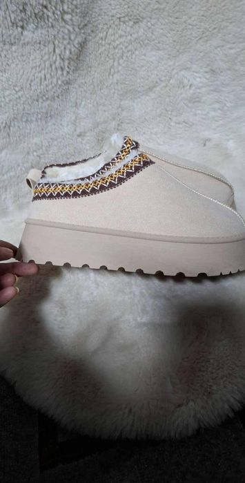 Ugg uri dama imblanite