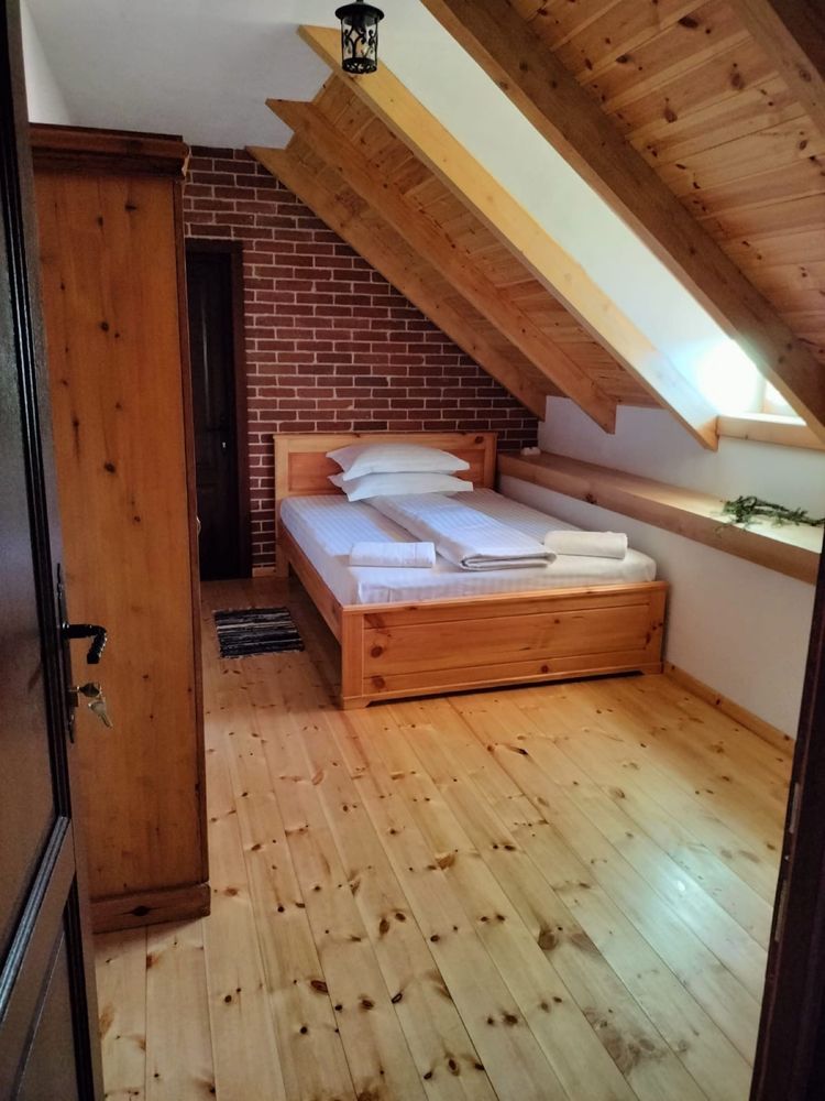 Cazare Casa de piatra piscina jacuzzi