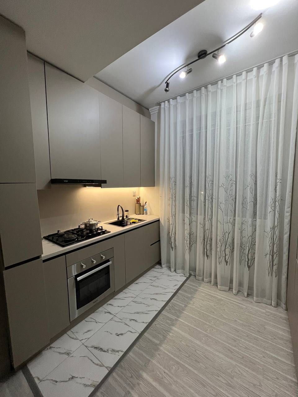 Продам 3/5/8  кирпичный дом, Паркентский новостройка