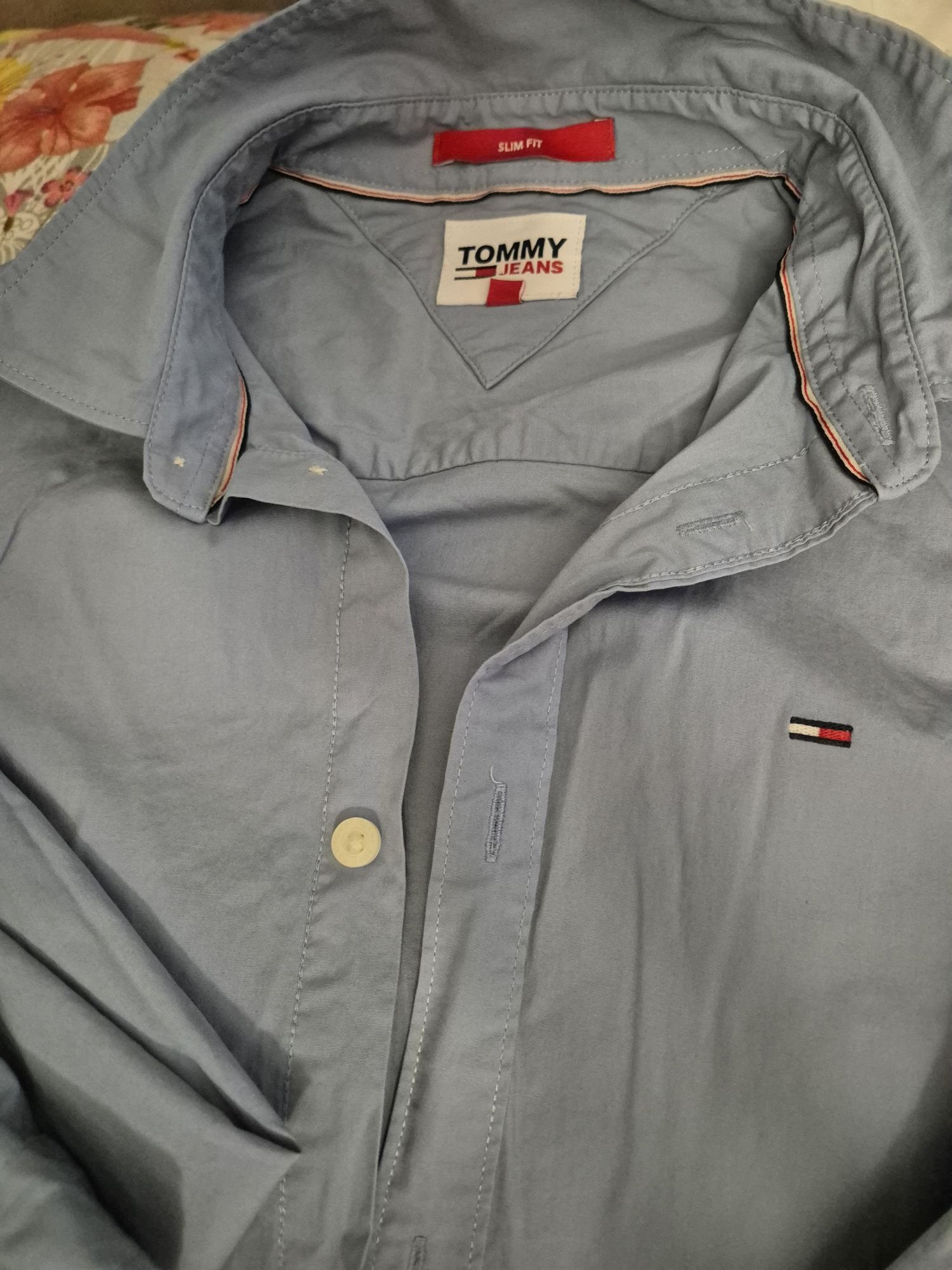 Camasa Tommy Jeans Slim Fit îmbrăcată de 2 ori
